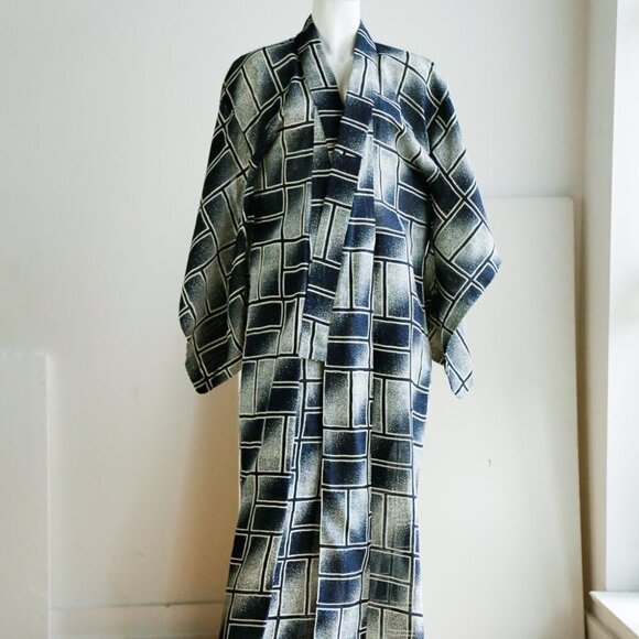 Vintage Lighweight Geometric Print  Kimono - Picture 2 of 9